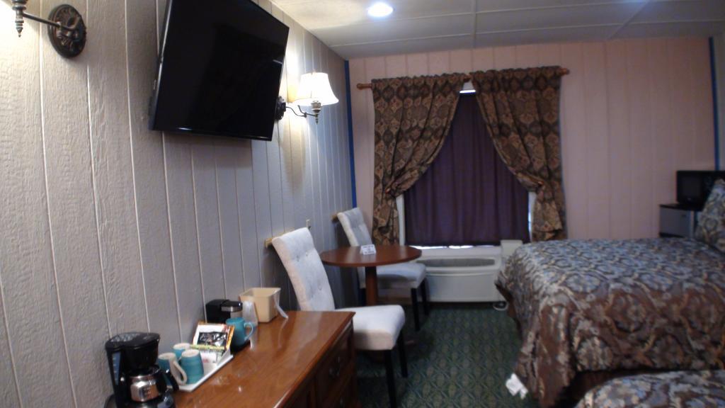Motel 72 Grayling Bagian luar foto
