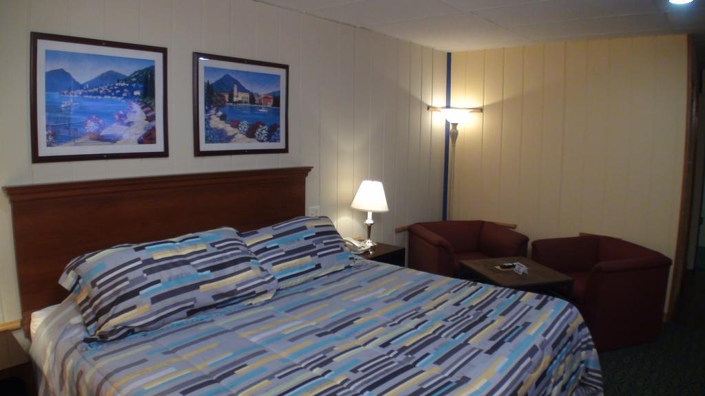 Motel 72 Grayling Bagian luar foto