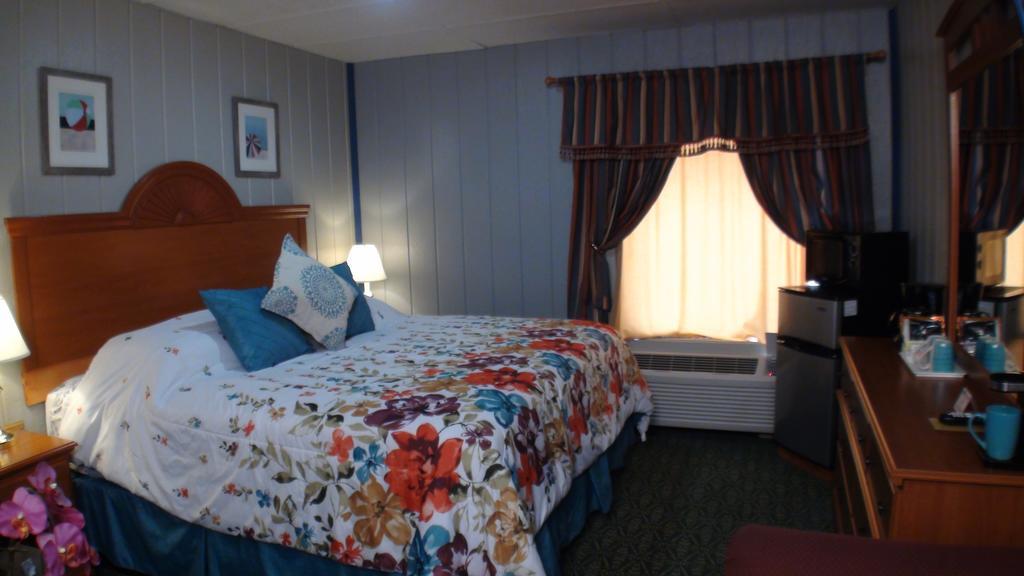 Motel 72 Grayling Bagian luar foto
