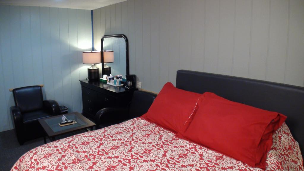 Motel 72 Grayling Bagian luar foto