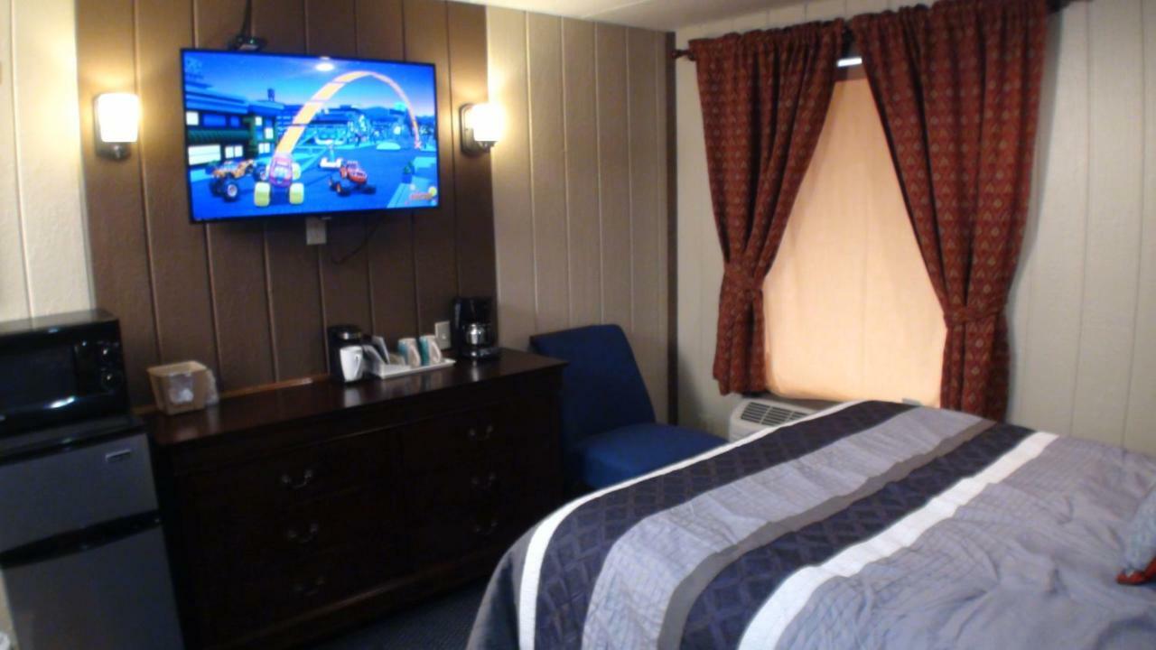 Motel 72 Grayling Bagian luar foto