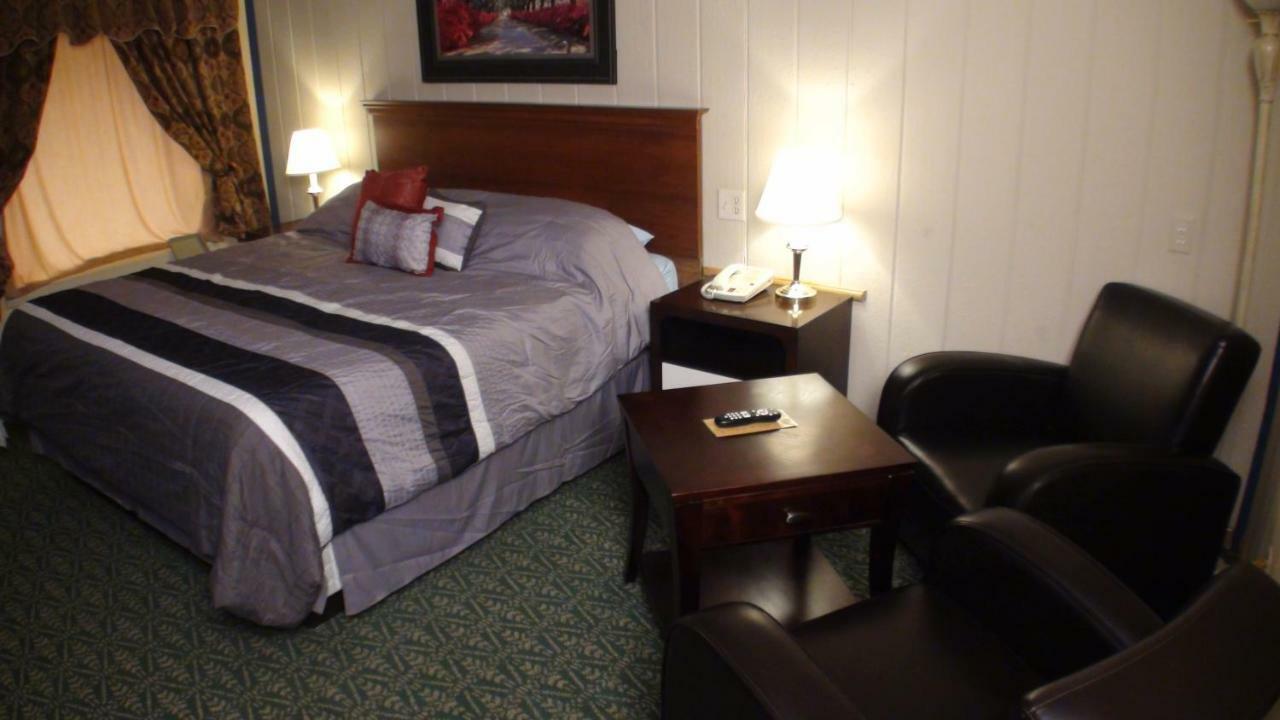 Motel 72 Grayling Bagian luar foto