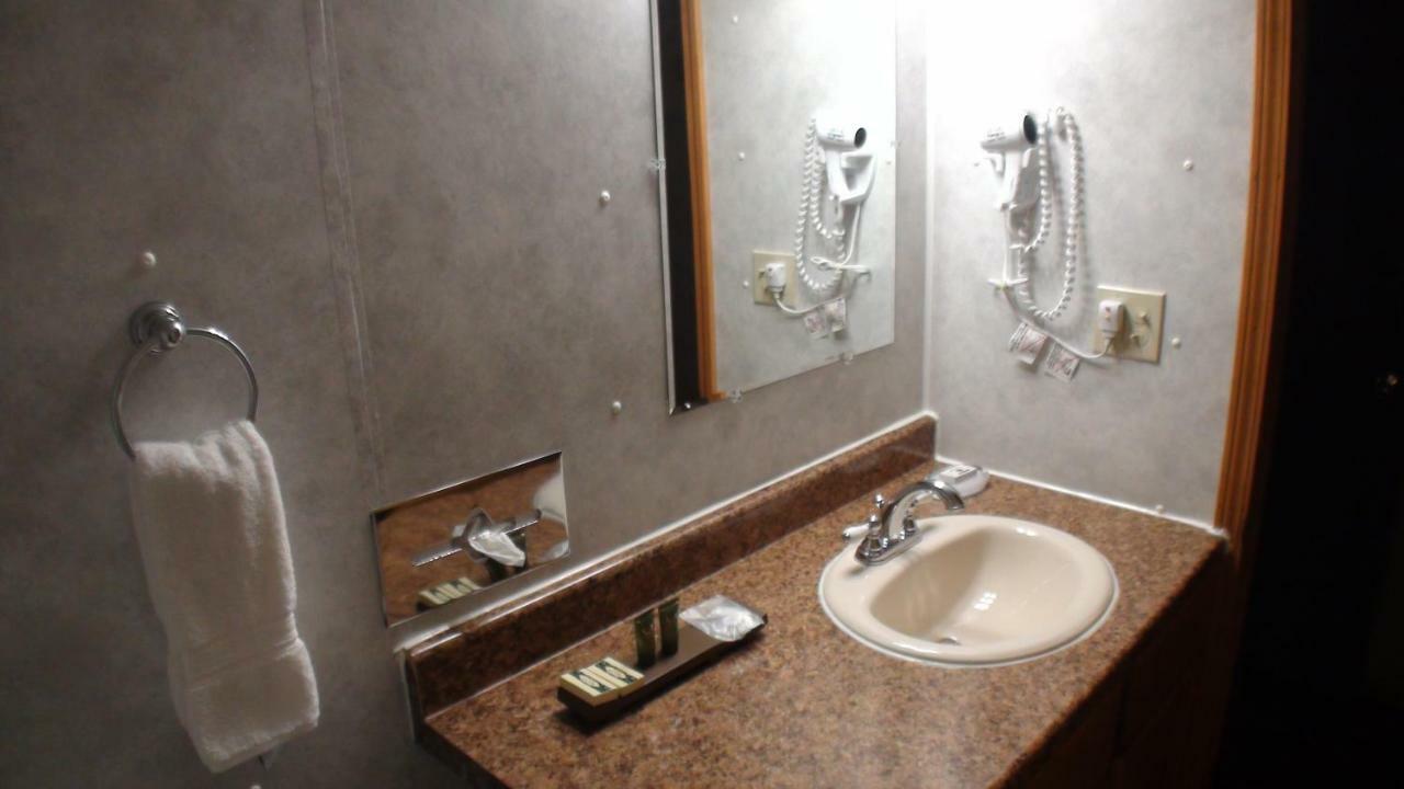 Motel 72 Grayling Bagian luar foto