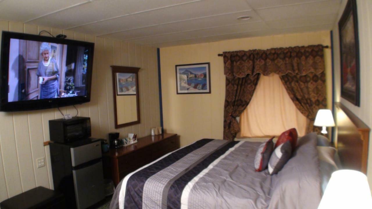 Motel 72 Grayling Bagian luar foto