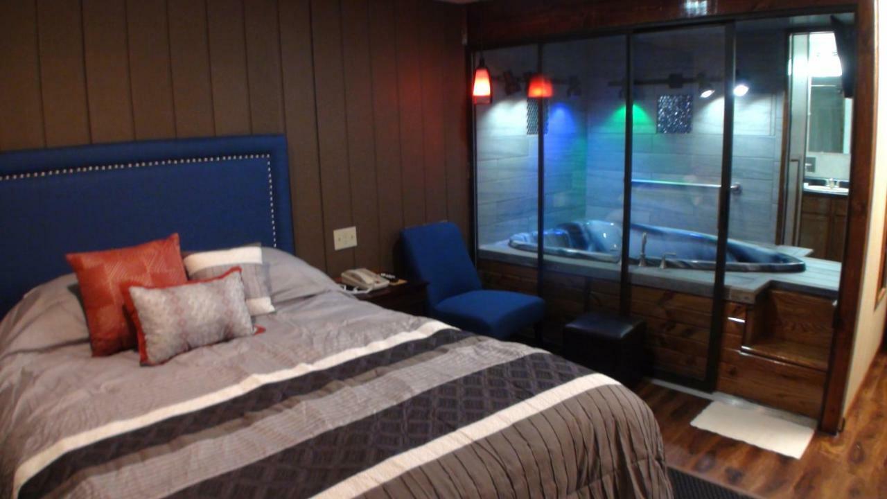 Motel 72 Grayling Bagian luar foto